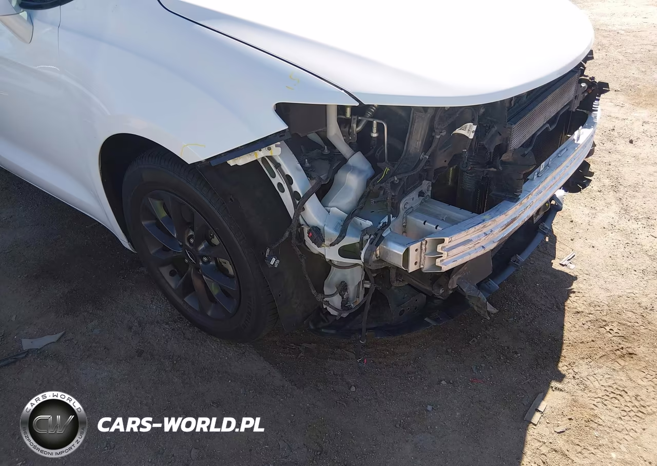 2019 Chrysler Pacifica Touring L Plus VIN:2C4RC1EG1KR575940 - 6