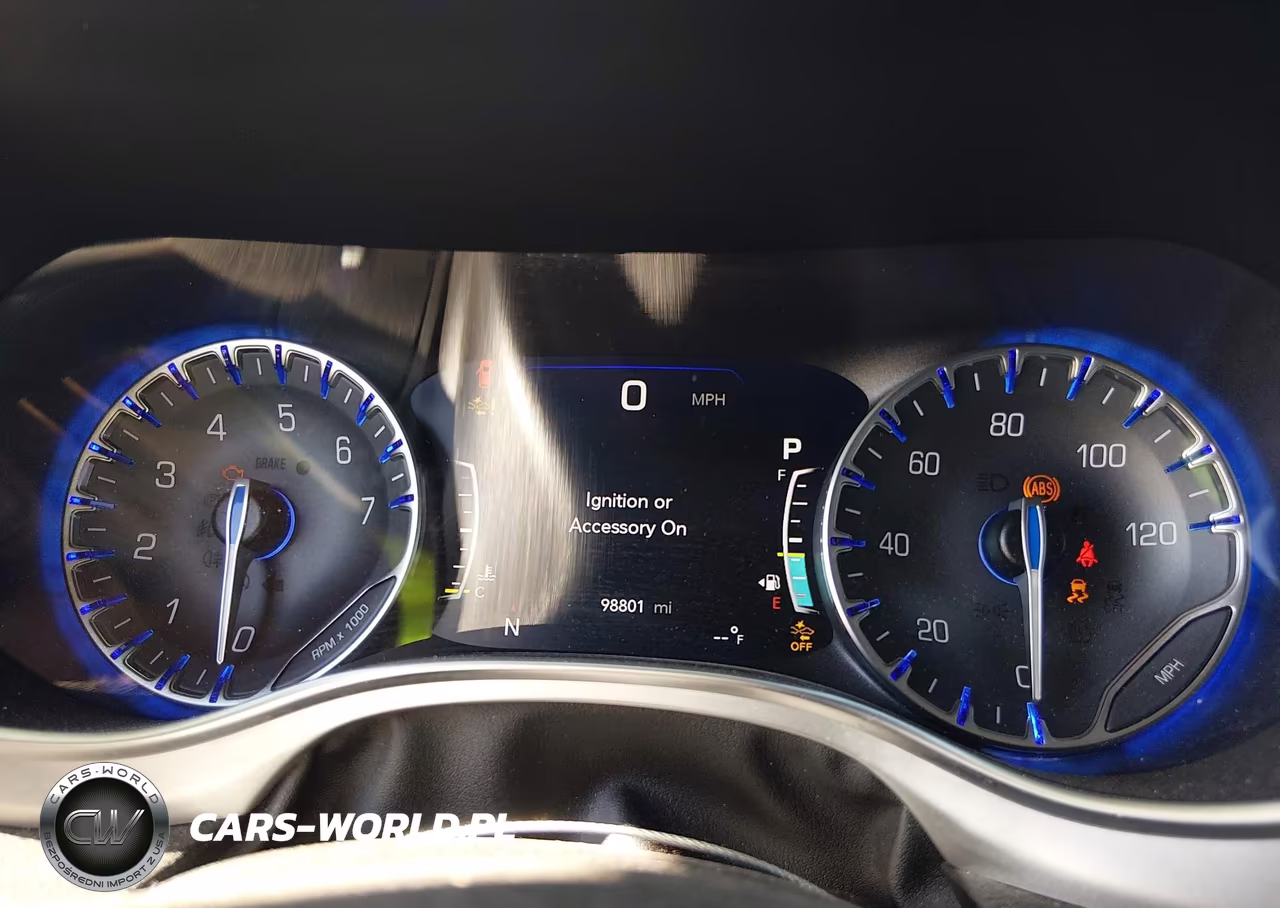 2019 Chrysler Pacifica Touring L Plus VIN:2C4RC1EG1KR575940 - 7