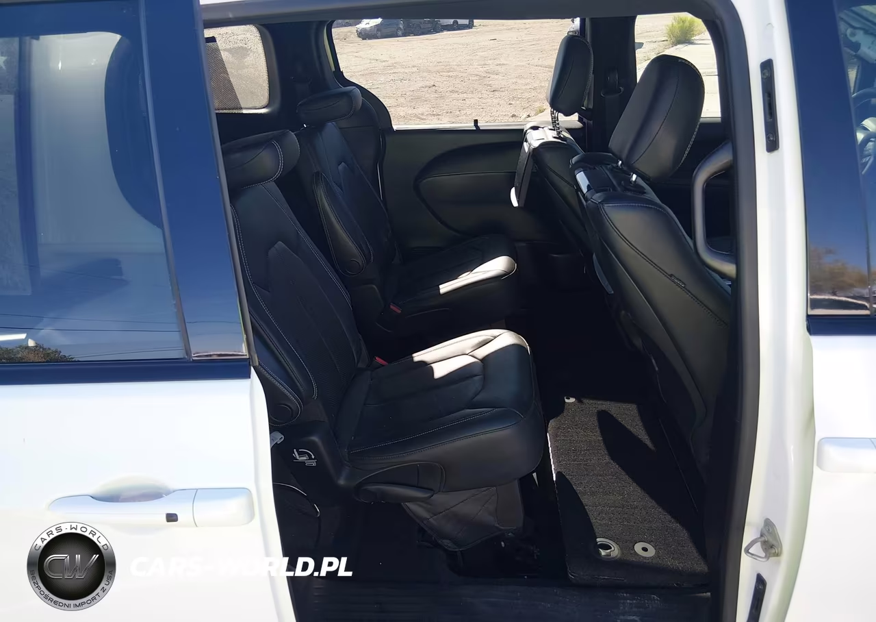 2019 Chrysler Pacifica Touring L Plus VIN:2C4RC1EG1KR575940 - 8