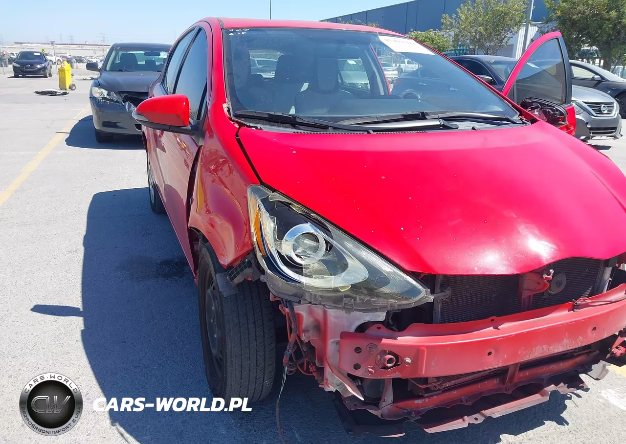 2016 Toyota Prius C One VIN:JTDKDTB33G1131675 - 13