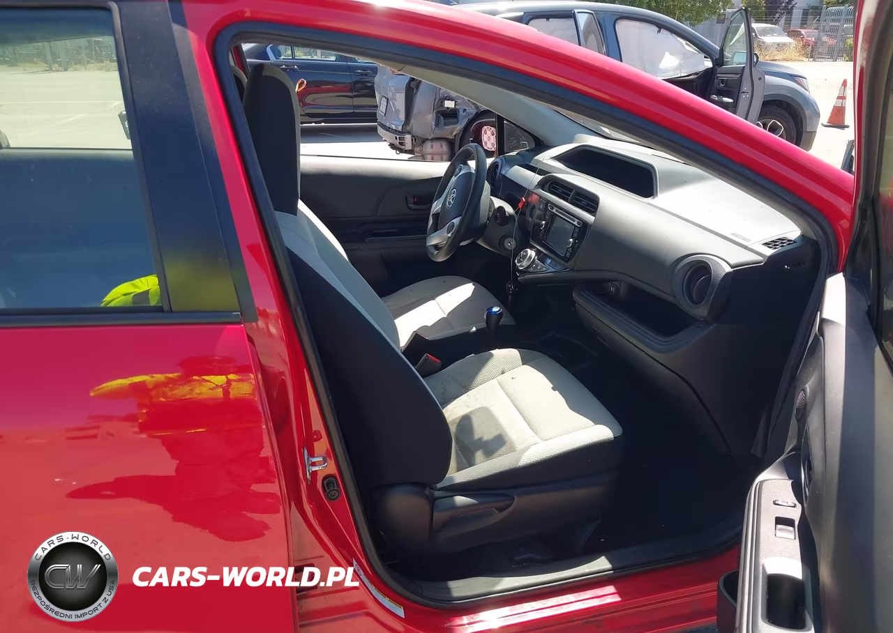 2016 Toyota Prius C One VIN:JTDKDTB33G1131675 - 5