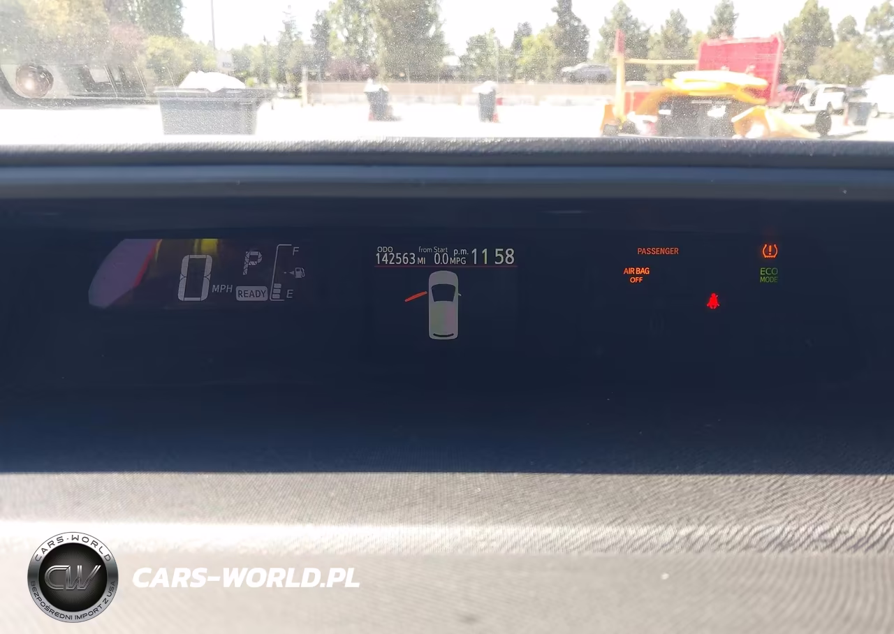 2016 Toyota Prius C One VIN:JTDKDTB33G1131675 - 7