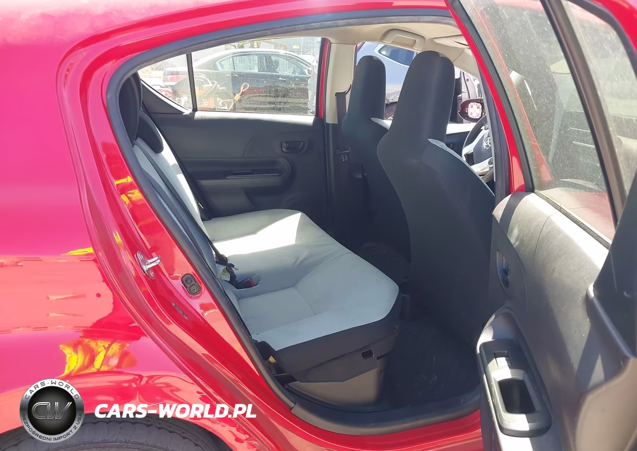 2016 Toyota Prius C One VIN:JTDKDTB33G1131675 - 8