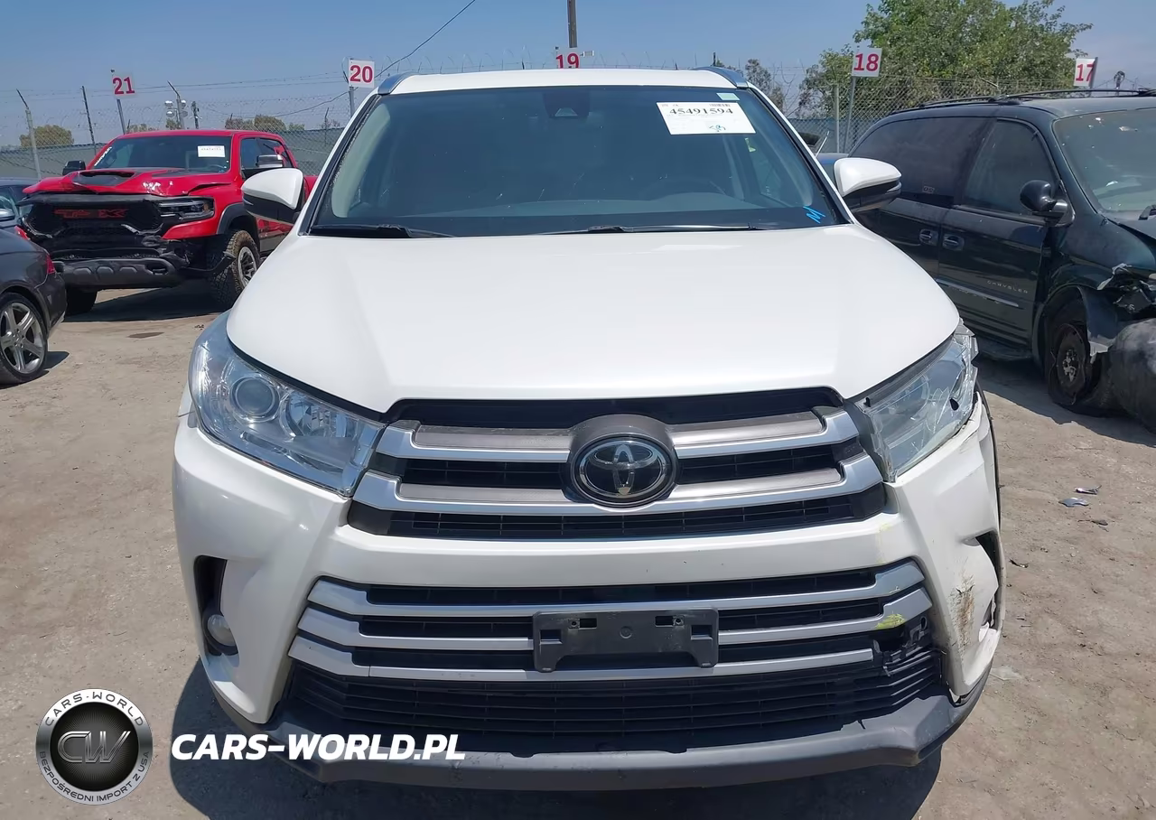 2018 Toyota Highlander Xle VIN:5TDKZRFH5JS538742 - 12