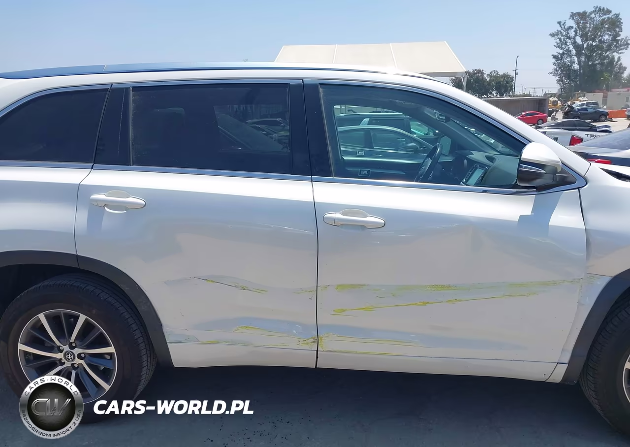 2018 Toyota Highlander Xle VIN:5TDKZRFH5JS538742 - 13
