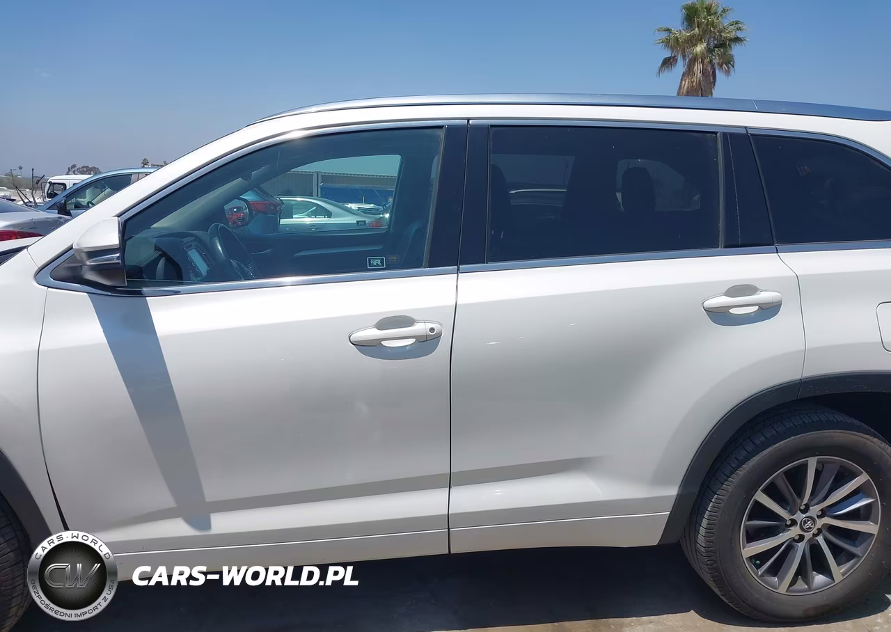 2018 Toyota Highlander Xle VIN:5TDKZRFH5JS538742 - 14