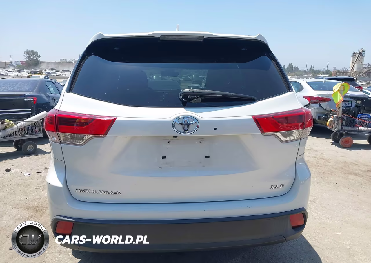 2018 Toyota Highlander Xle VIN:5TDKZRFH5JS538742 - 16