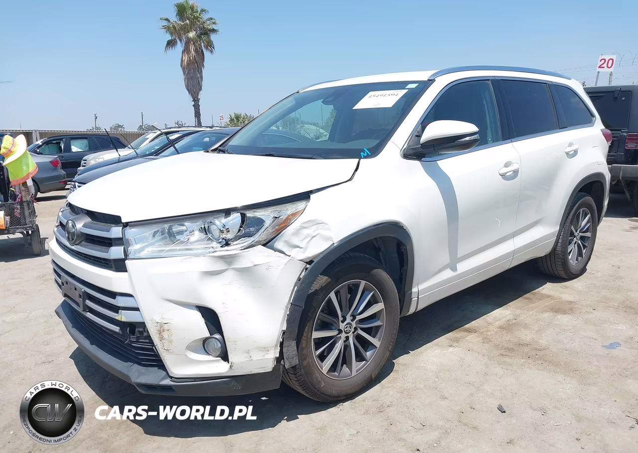 2018 Toyota Highlander Xle VIN:5TDKZRFH5JS538742 - 2