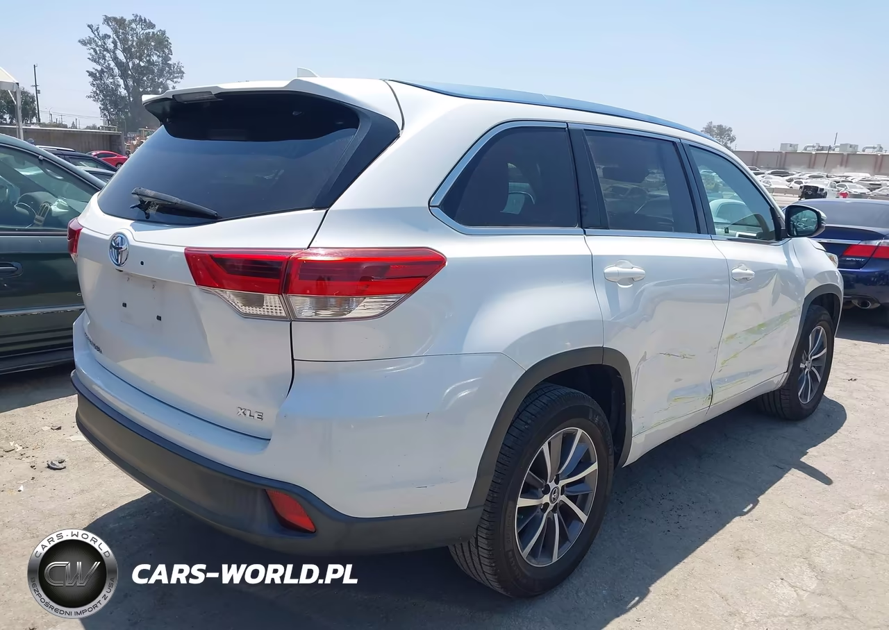 2018 Toyota Highlander Xle VIN:5TDKZRFH5JS538742 - 4