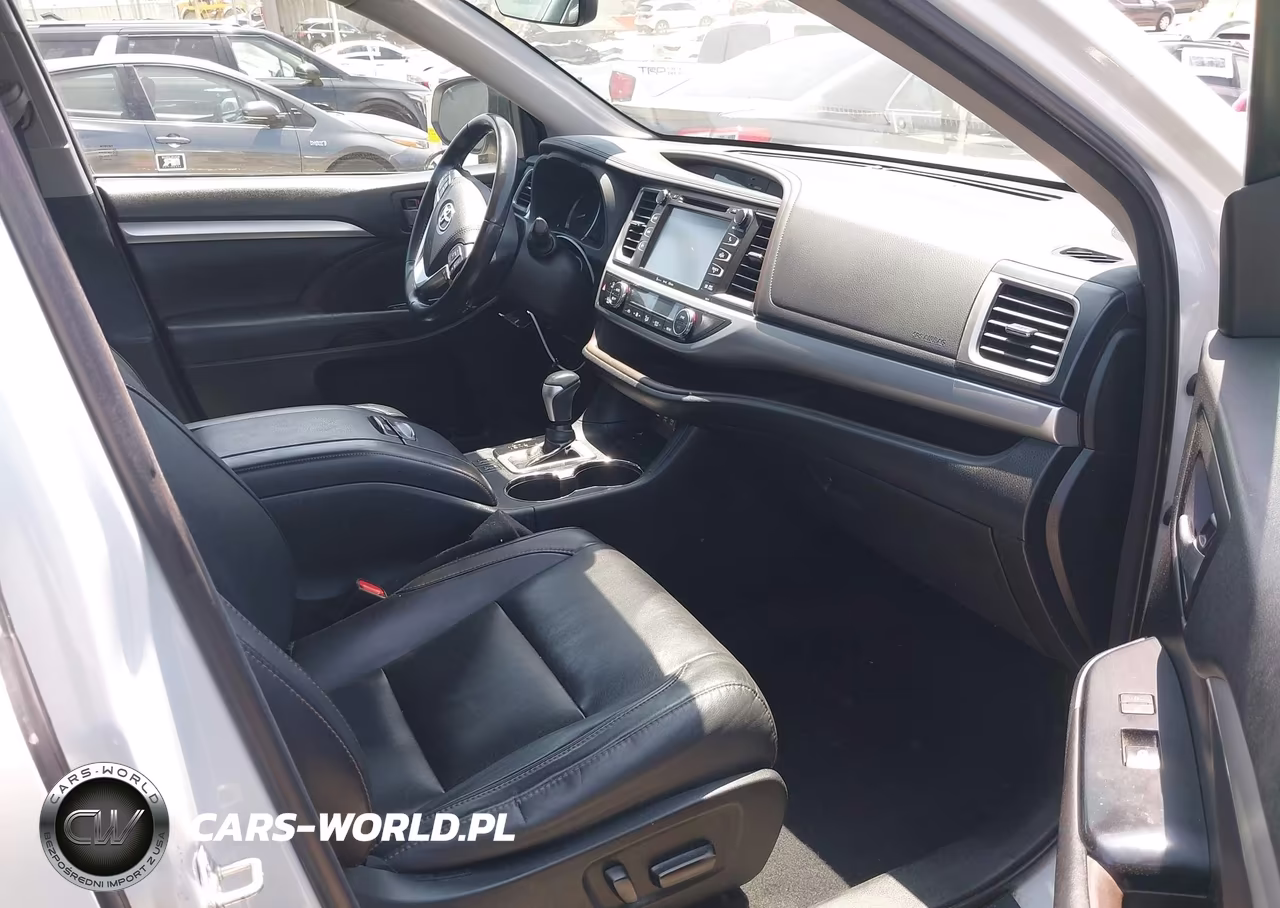 2018 Toyota Highlander Xle VIN:5TDKZRFH5JS538742 - 5