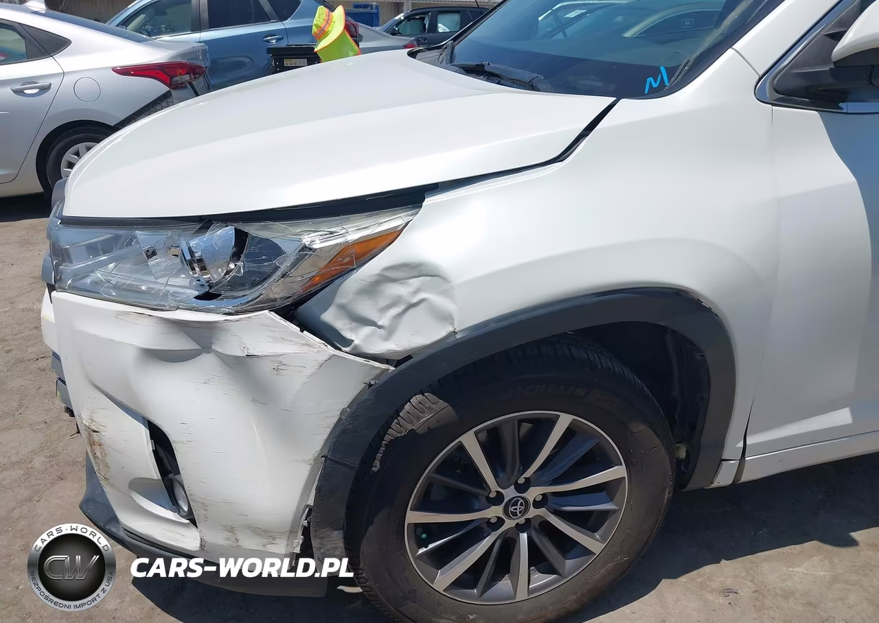 2018 Toyota Highlander Xle VIN:5TDKZRFH5JS538742 - 6