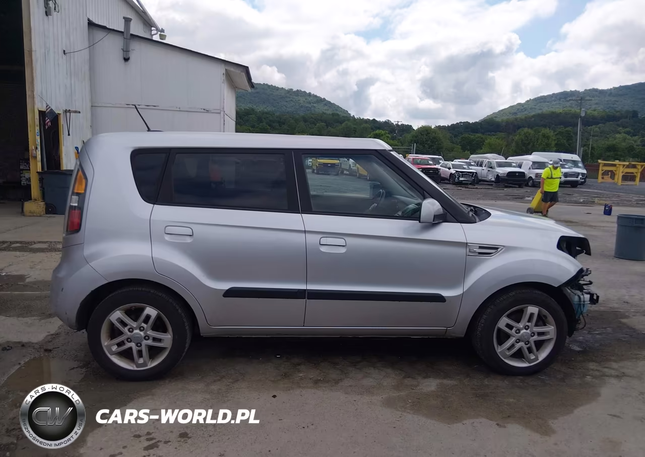 2010 Kia Soul + VIN:KNDJT2A2XA7702133 - 14