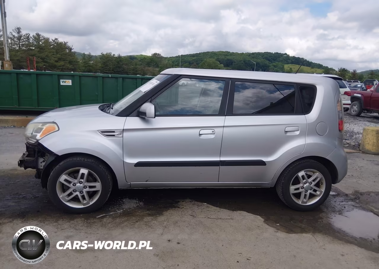 2010 Kia Soul + VIN:KNDJT2A2XA7702133 - 15