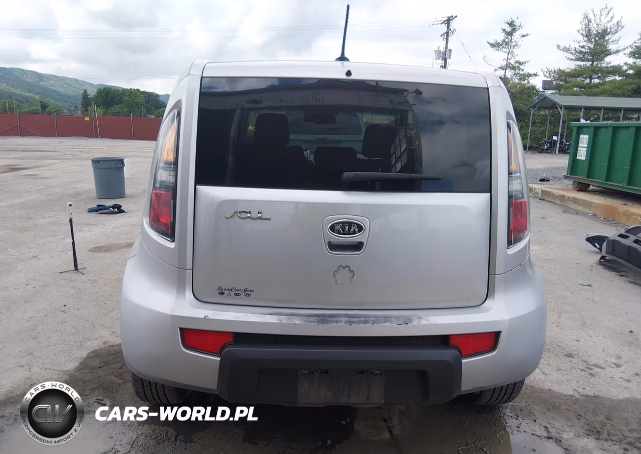 2010 Kia Soul + VIN:KNDJT2A2XA7702133 - 17