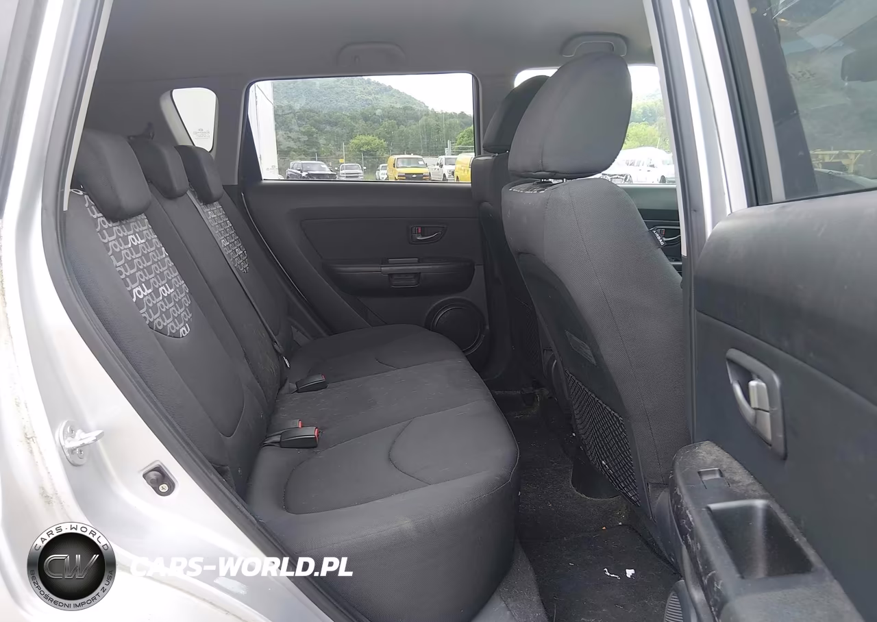 2010 Kia Soul + VIN:KNDJT2A2XA7702133 - 8