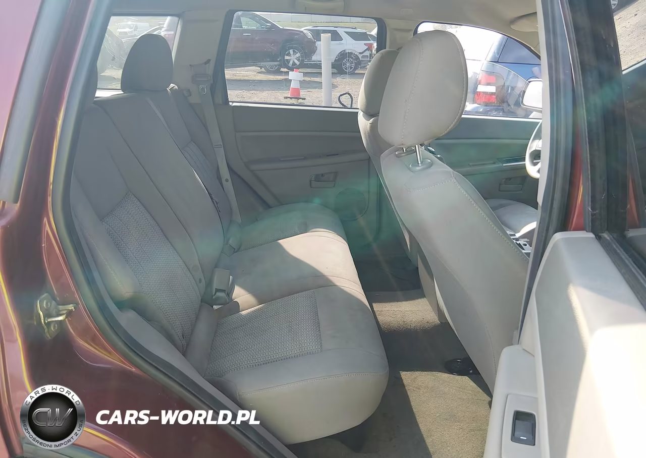 2007 Jeep Grand Cherokee Laredo VIN:1J8GR48K17C610105 - 8