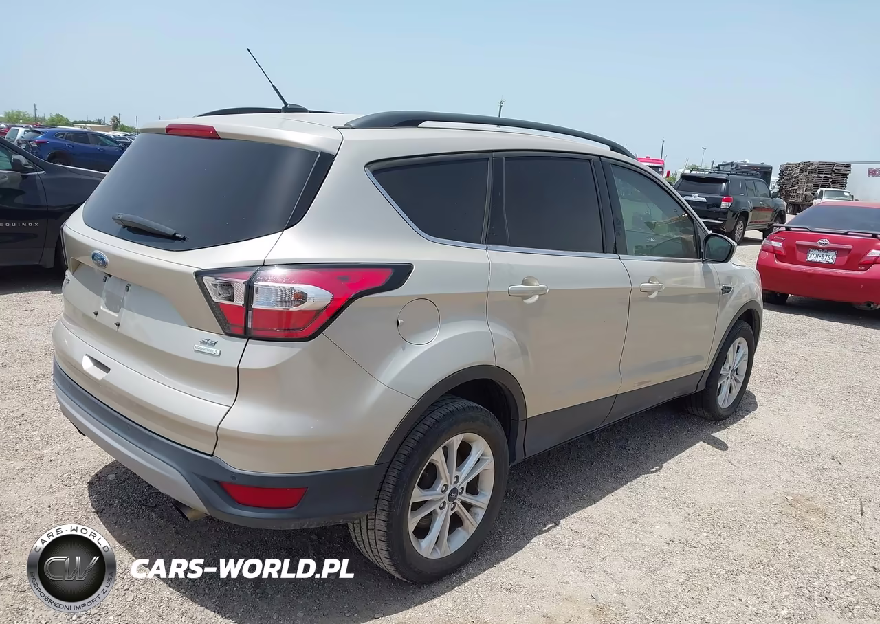 2017 Ford Escape Se VIN:1FMCU0GD3HUD10735 - 4