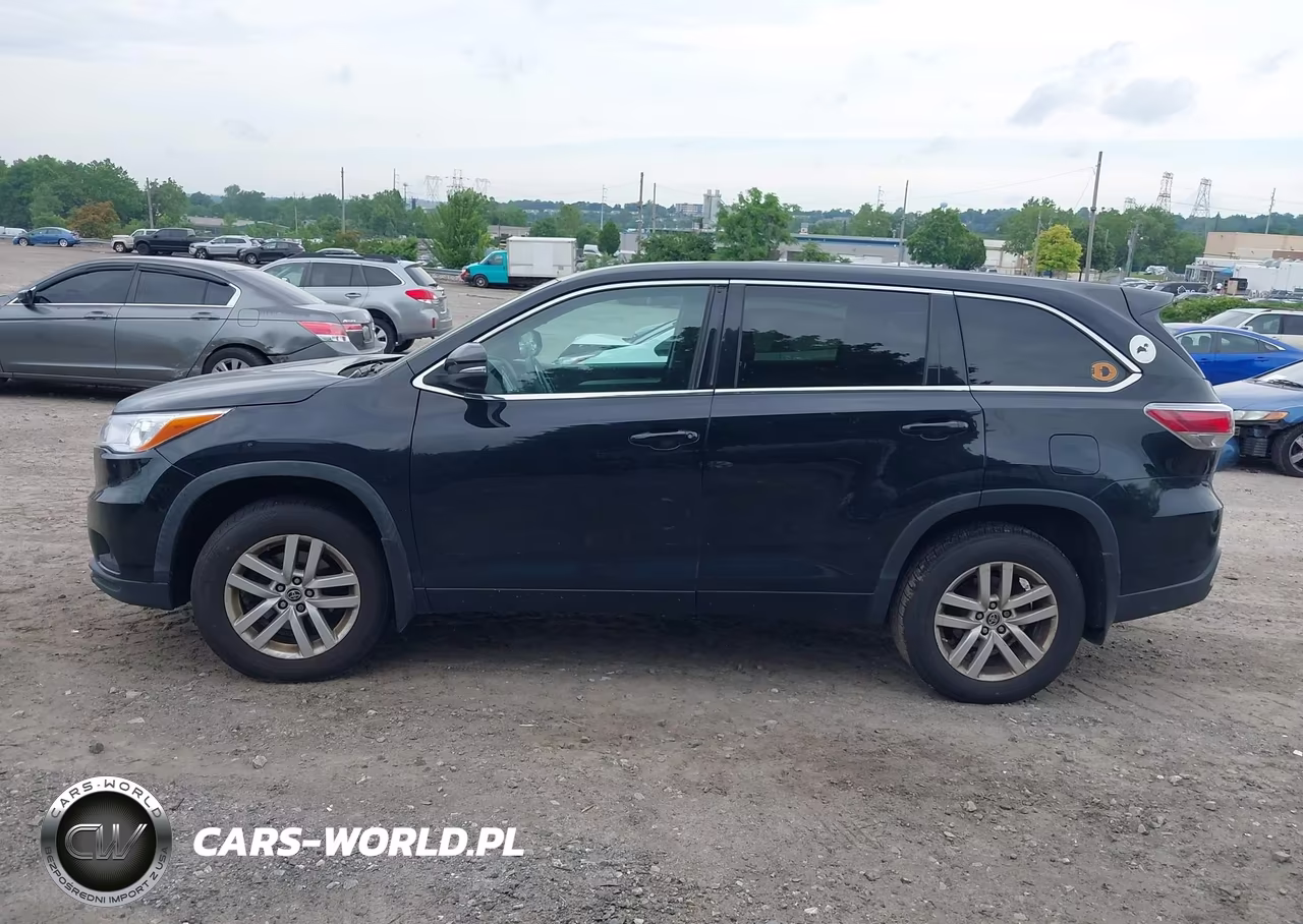 2016 Toyota Highlander Le V6 VIN:5TDBKRFH1GS272486 - 13