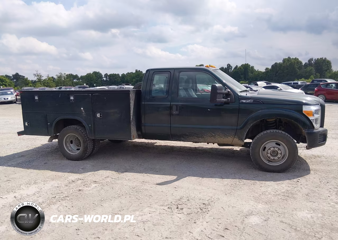 2015 Ford F-350 Chassis Lariat-Xl-Xlt VIN:1FD8X3H68FED32025 - 13