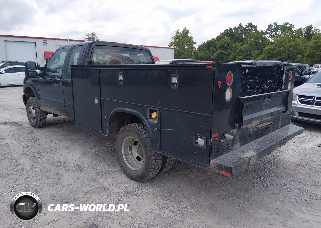 2015 Ford F-350 Chassis Lariat-Xl-Xlt VIN:1FD8X3H68FED32025 - 3