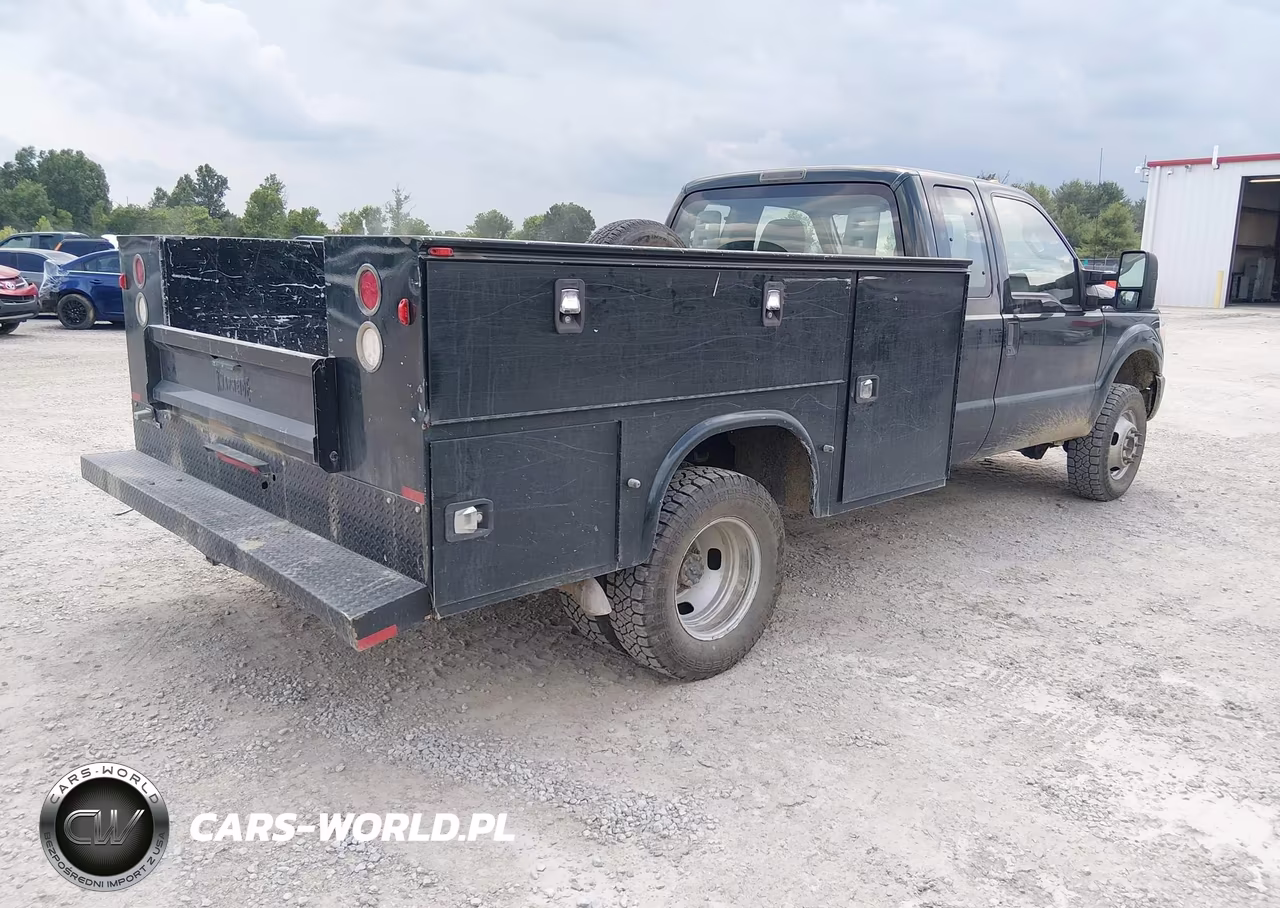 2015 Ford F-350 Chassis Lariat-Xl-Xlt VIN:1FD8X3H68FED32025 - 4