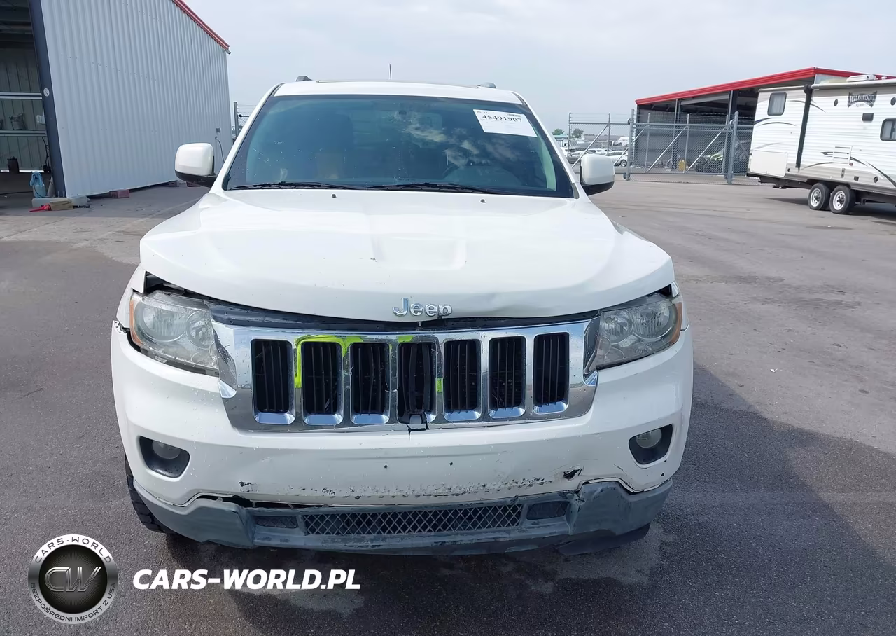 2011 Jeep Grand Cherokee Laredo VIN:1J4RR4GT1BC632411 - 12