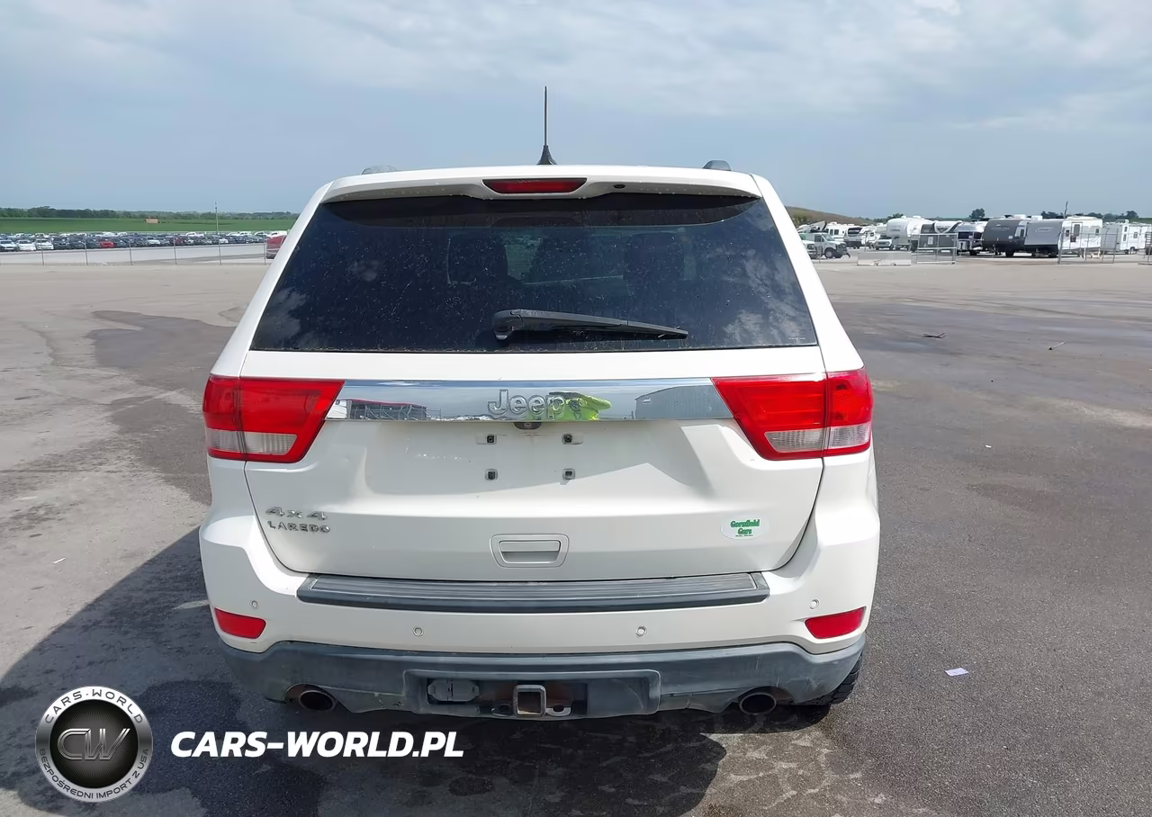 2011 Jeep Grand Cherokee Laredo VIN:1J4RR4GT1BC632411 - 16