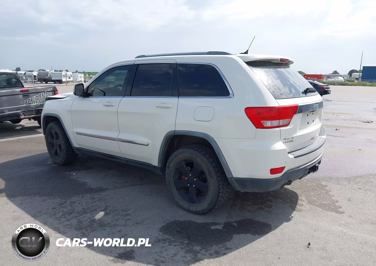 2011 Jeep Grand Cherokee Laredo VIN:1J4RR4GT1BC632411 - 3