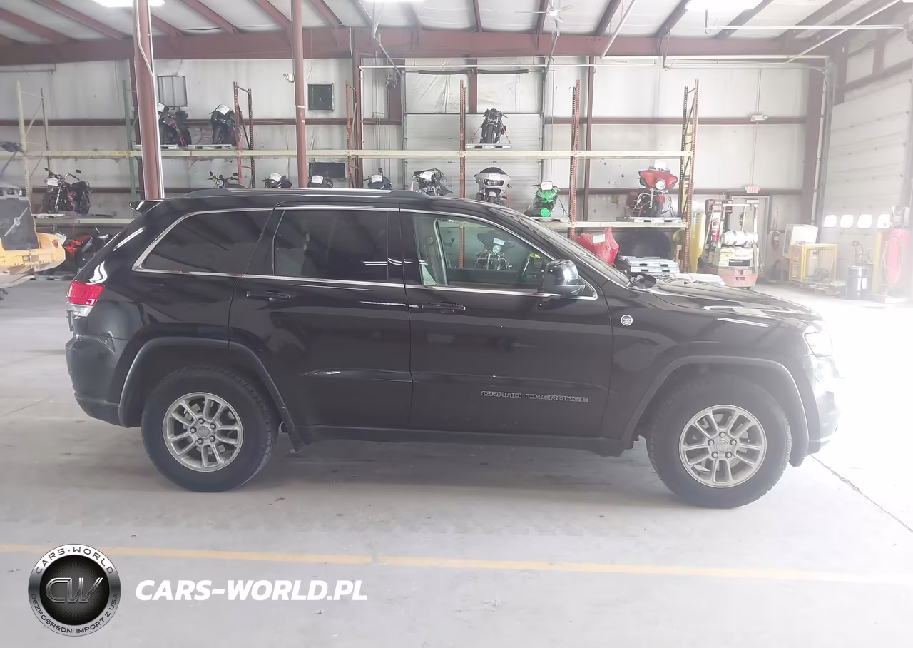 2018 Jeep Grand Cherokee Laredo E 4X4 VIN:1C4RJFAG0JC373641 - 19