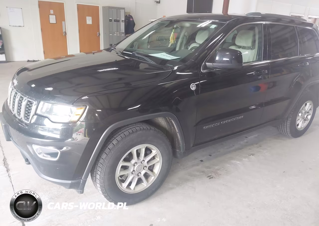 2018 Jeep Grand Cherokee Laredo E 4X4 VIN:1C4RJFAG0JC373641 - 2