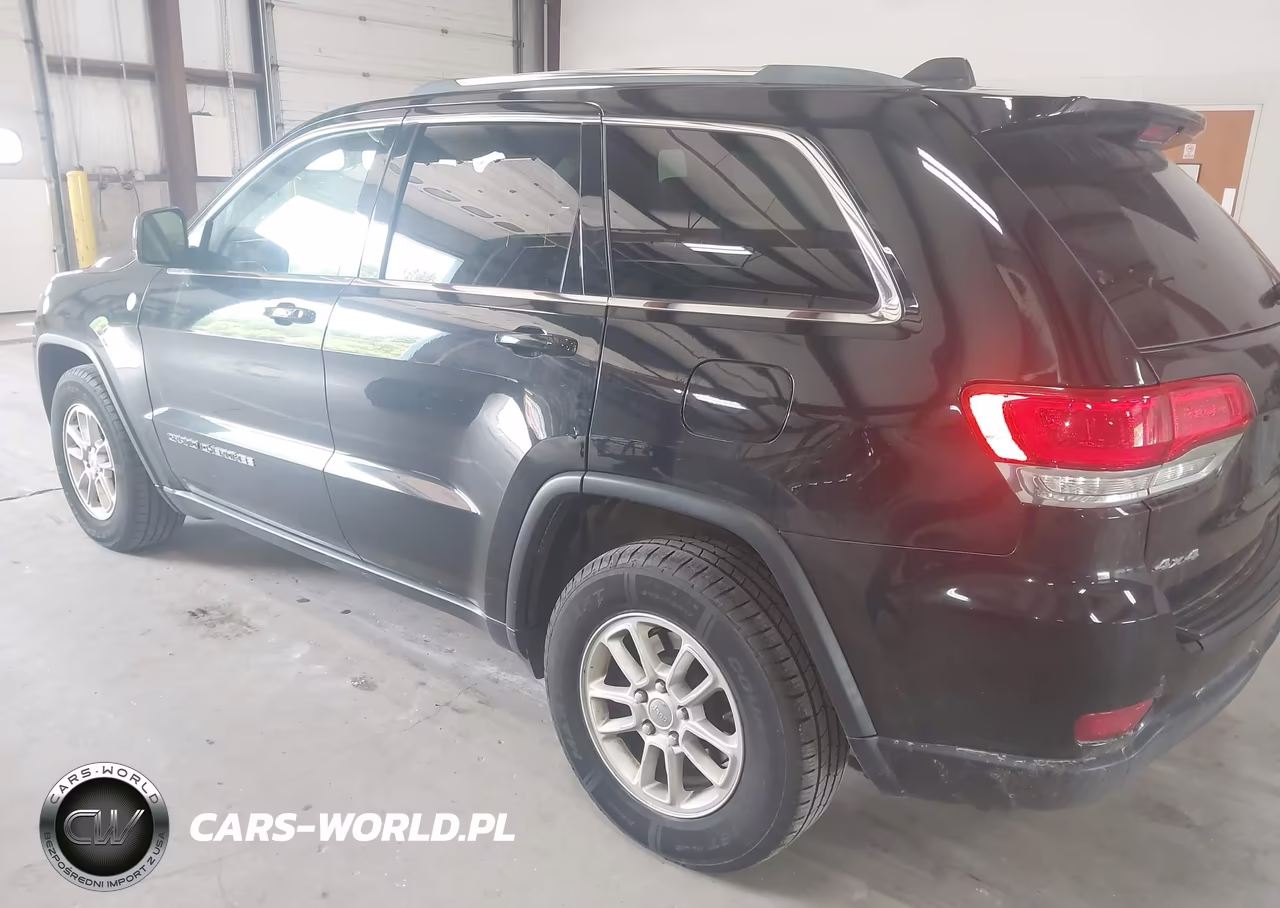 2018 Jeep Grand Cherokee Laredo E 4X4 VIN:1C4RJFAG0JC373641 - 3