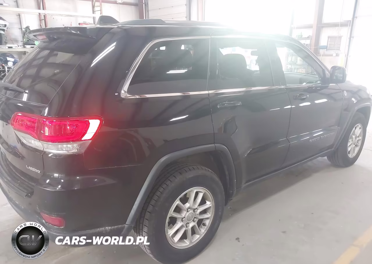 2018 Jeep Grand Cherokee Laredo E 4X4 VIN:1C4RJFAG0JC373641 - 4