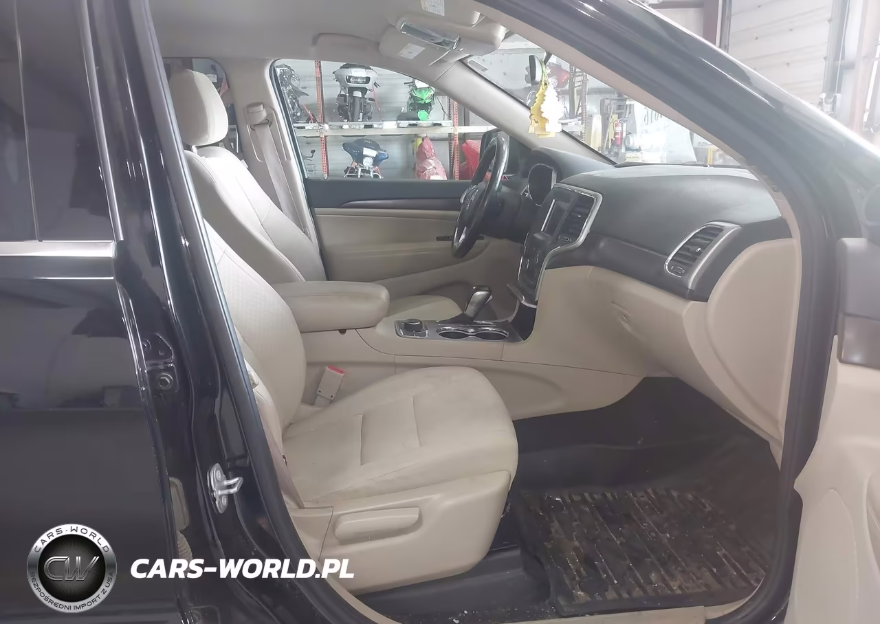 2018 Jeep Grand Cherokee Laredo E 4X4 VIN:1C4RJFAG0JC373641 - 5