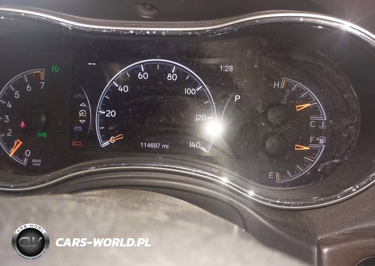 2018 Jeep Grand Cherokee Laredo E 4X4 VIN:1C4RJFAG0JC373641 - 7