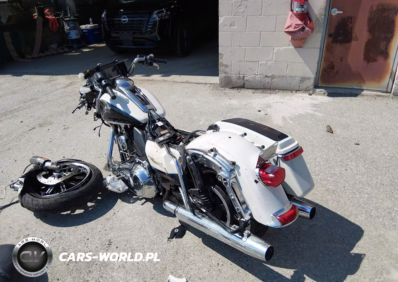 2014 Harley-Davidson Flhtcu Ultra Classic Electra Gld VIN:1HD1FCM14EB677151 - 3
