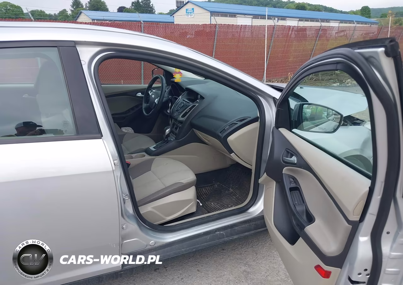2014 Ford Focus Se VIN:1FADP3K29EL227888 - 5