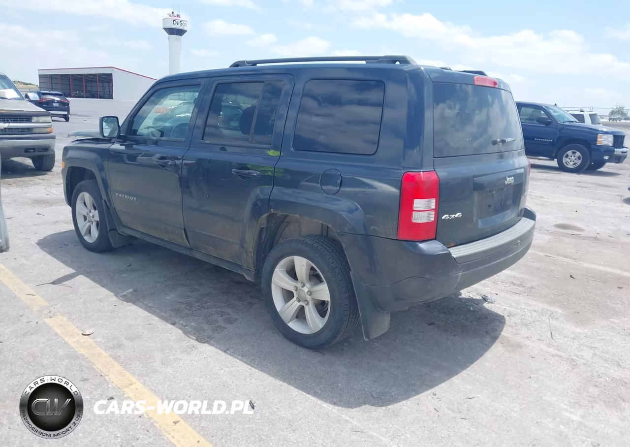 2014 Jeep Patriot Latitude VIN:1C4NJRFB2ED739032 - 3