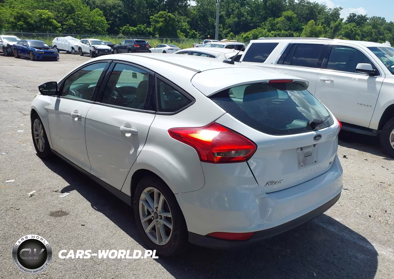 2018 Ford Focus Se VIN:1FADP3K29JL231949 - 3