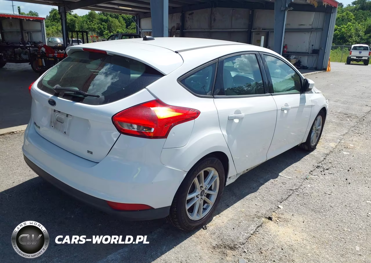 2018 Ford Focus Se VIN:1FADP3K29JL231949 - 4