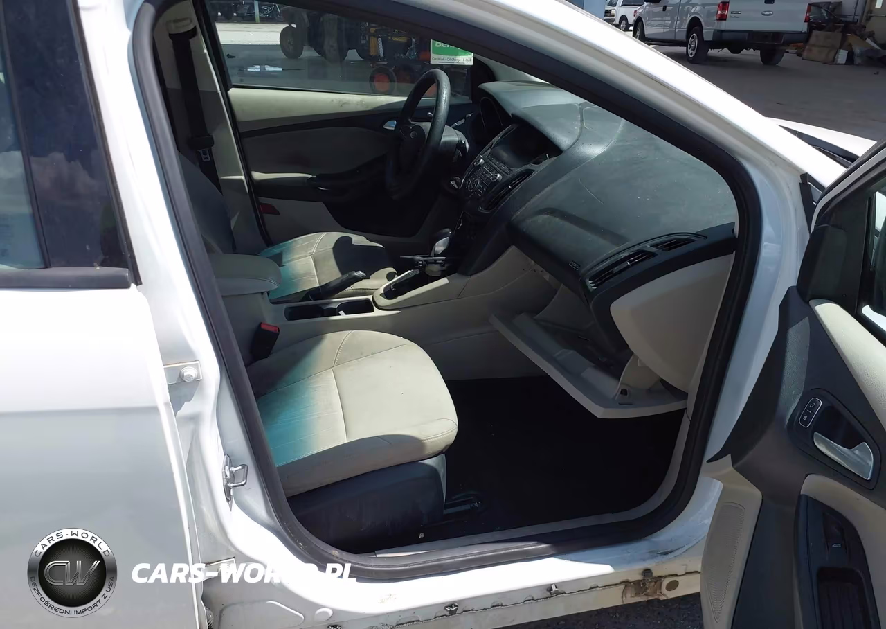 2018 Ford Focus Se VIN:1FADP3K29JL231949 - 5