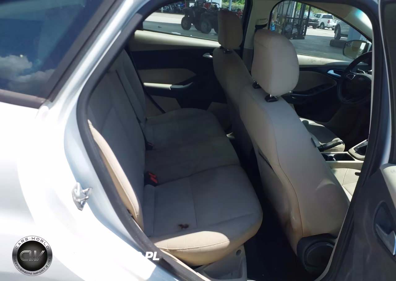 2018 Ford Focus Se VIN:1FADP3K29JL231949 - 8