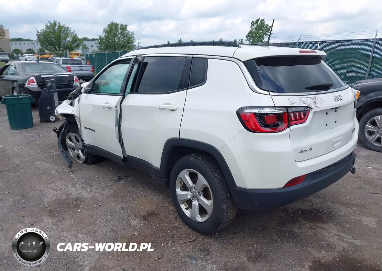 2019 Jeep Compass Latitude 4X4 VIN:3C4NJDBB9KT704213 - 3