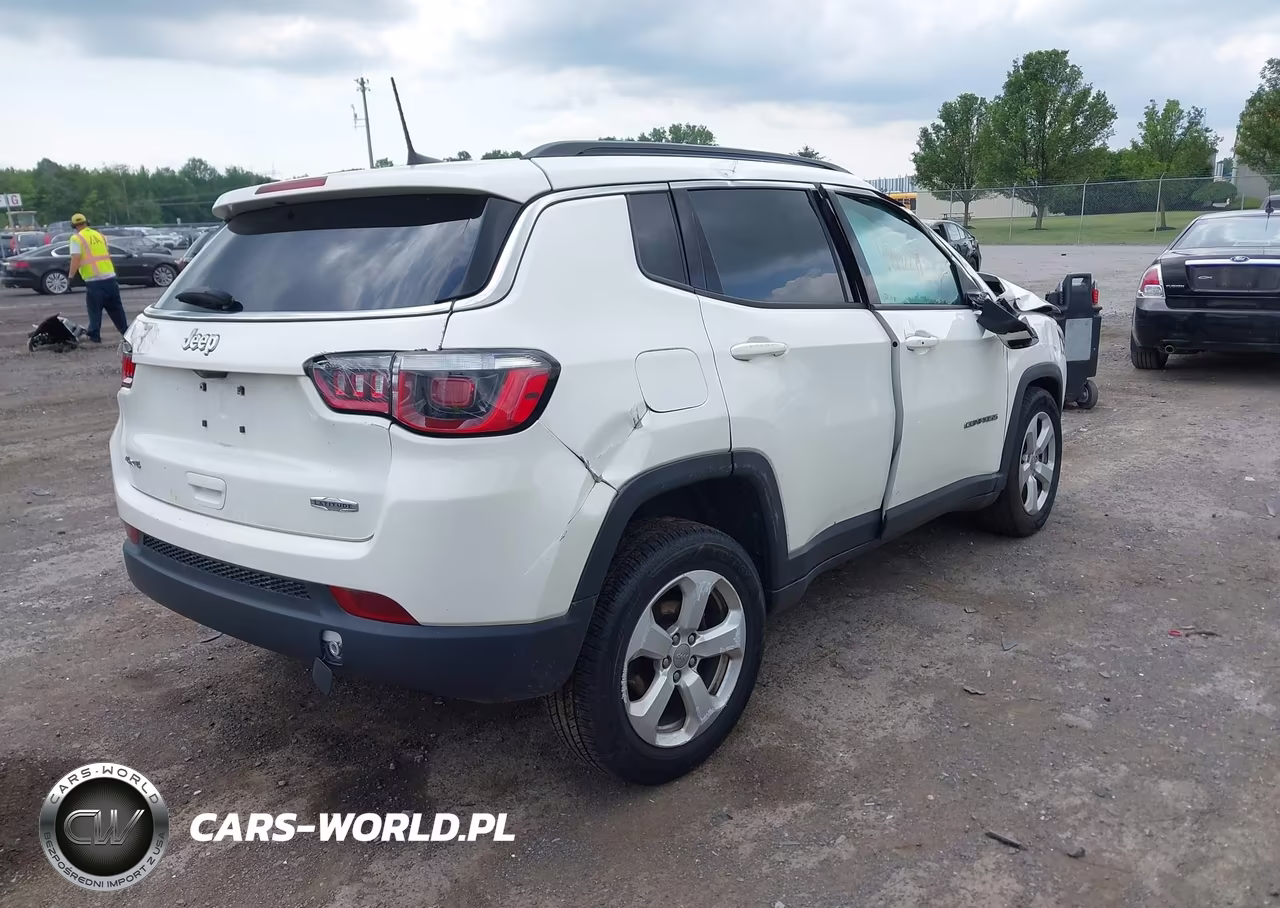 2019 Jeep Compass Latitude 4X4 VIN:3C4NJDBB9KT704213 - 4