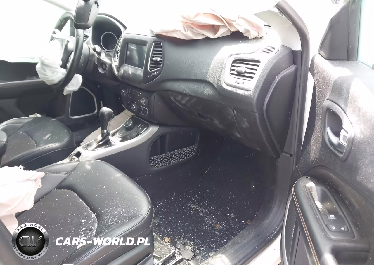2019 Jeep Compass Latitude 4X4 VIN:3C4NJDBB9KT704213 - 5