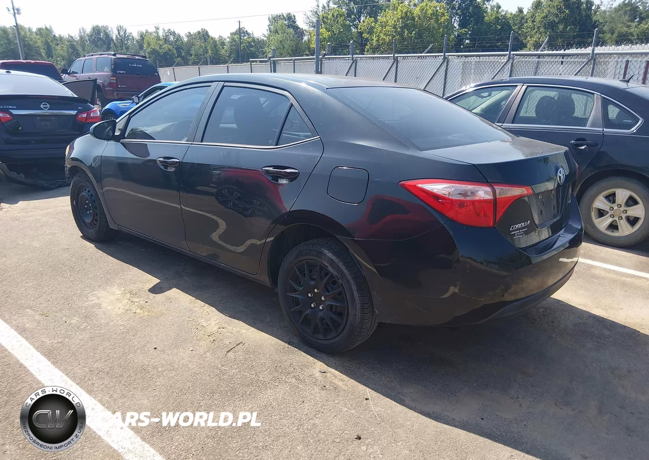 2017 Toyota Corolla Le VIN:5YFBURHE8HP586983 - 3