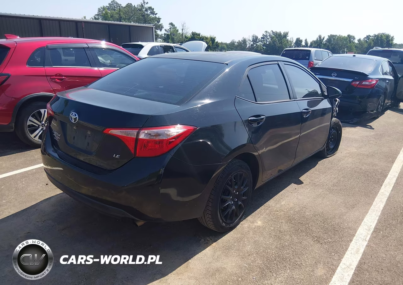 2017 Toyota Corolla Le VIN:5YFBURHE8HP586983 - 4