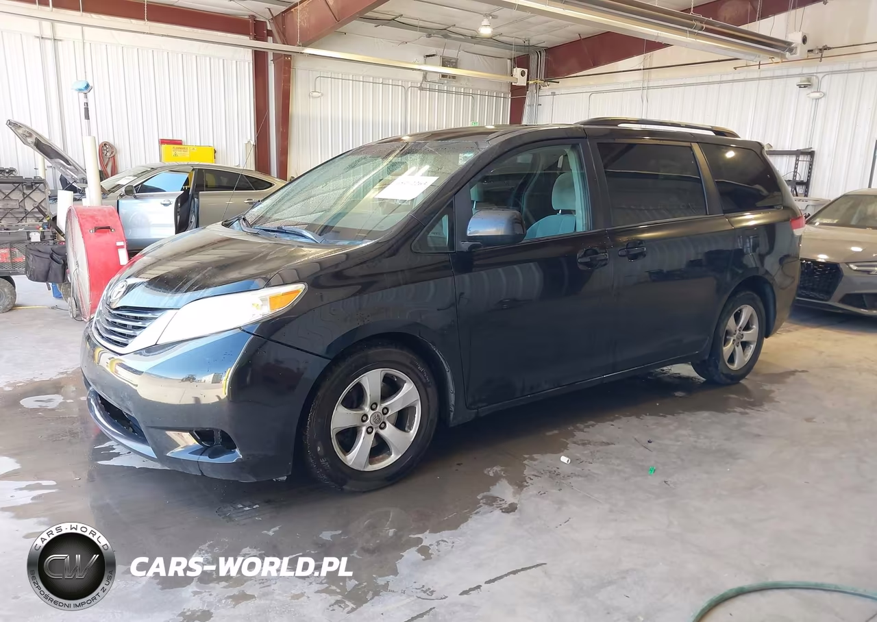 2014 Toyota Sienna Le V6 8 Passenger VIN:5TDKK3DC5ES439255 - 2