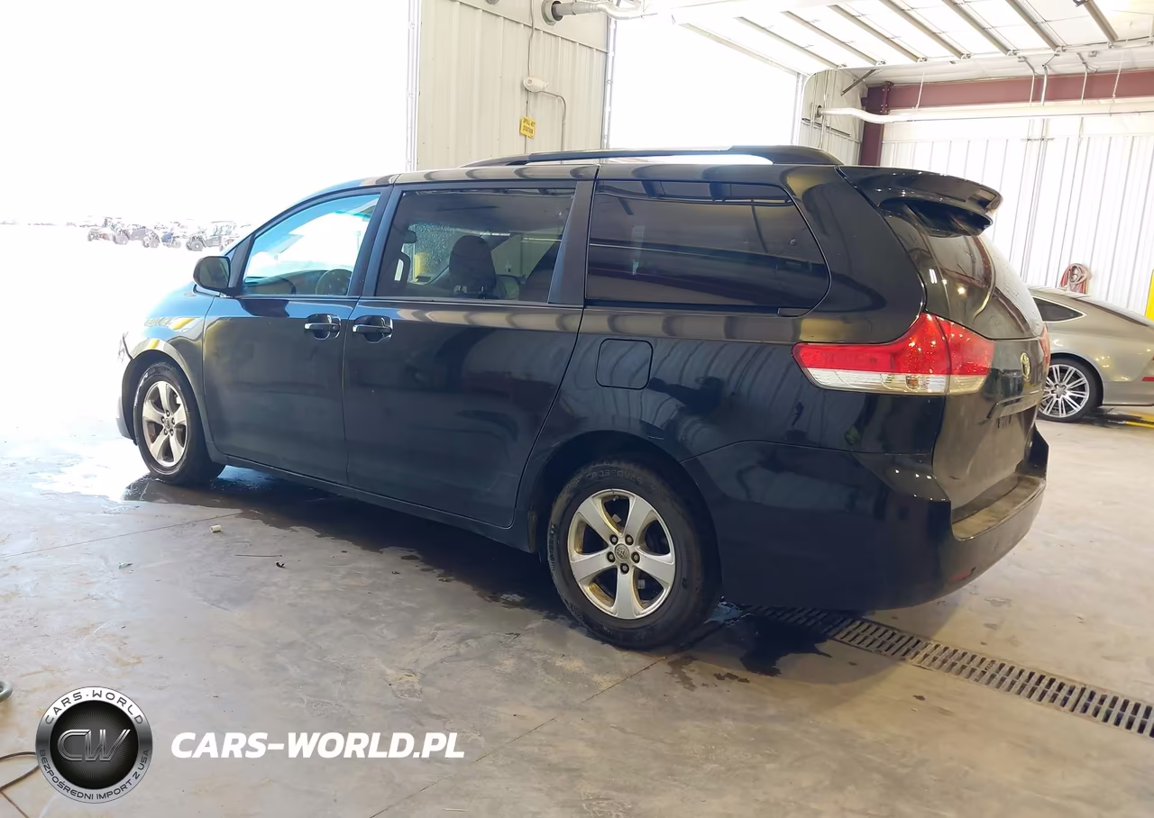 2014 Toyota Sienna Le V6 8 Passenger VIN:5TDKK3DC5ES439255 - 3