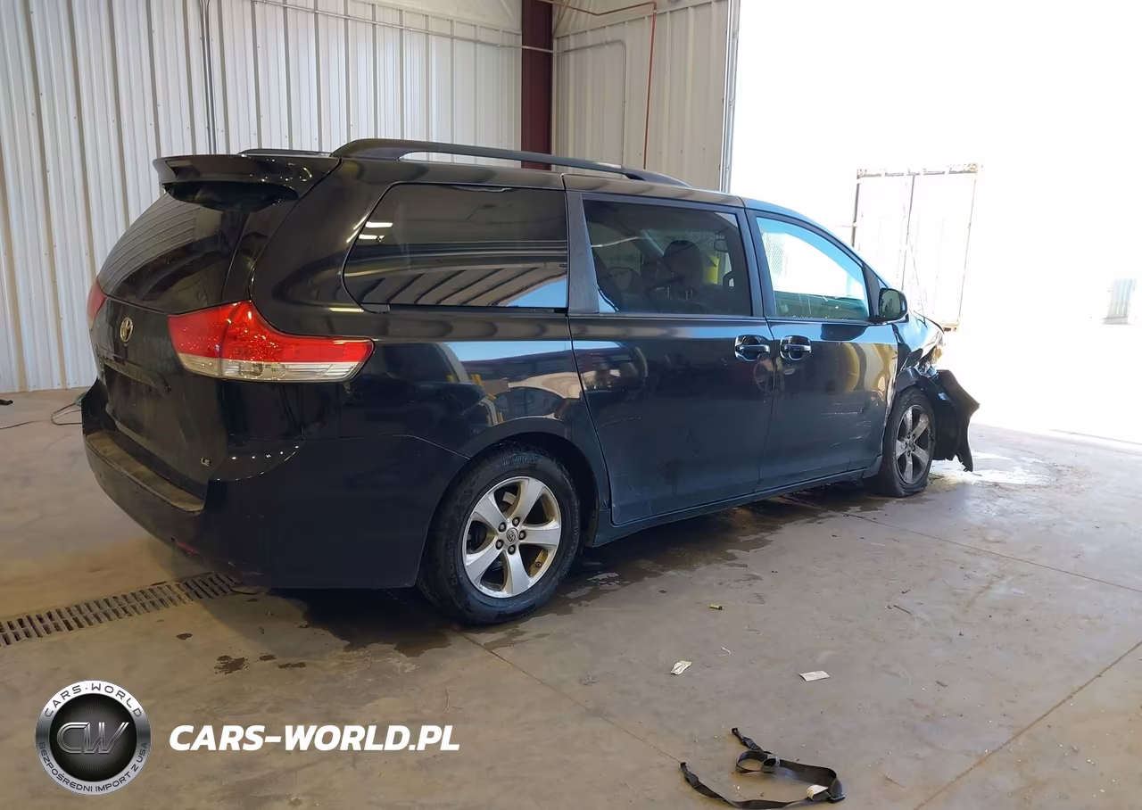 2014 Toyota Sienna Le V6 8 Passenger VIN:5TDKK3DC5ES439255 - 4