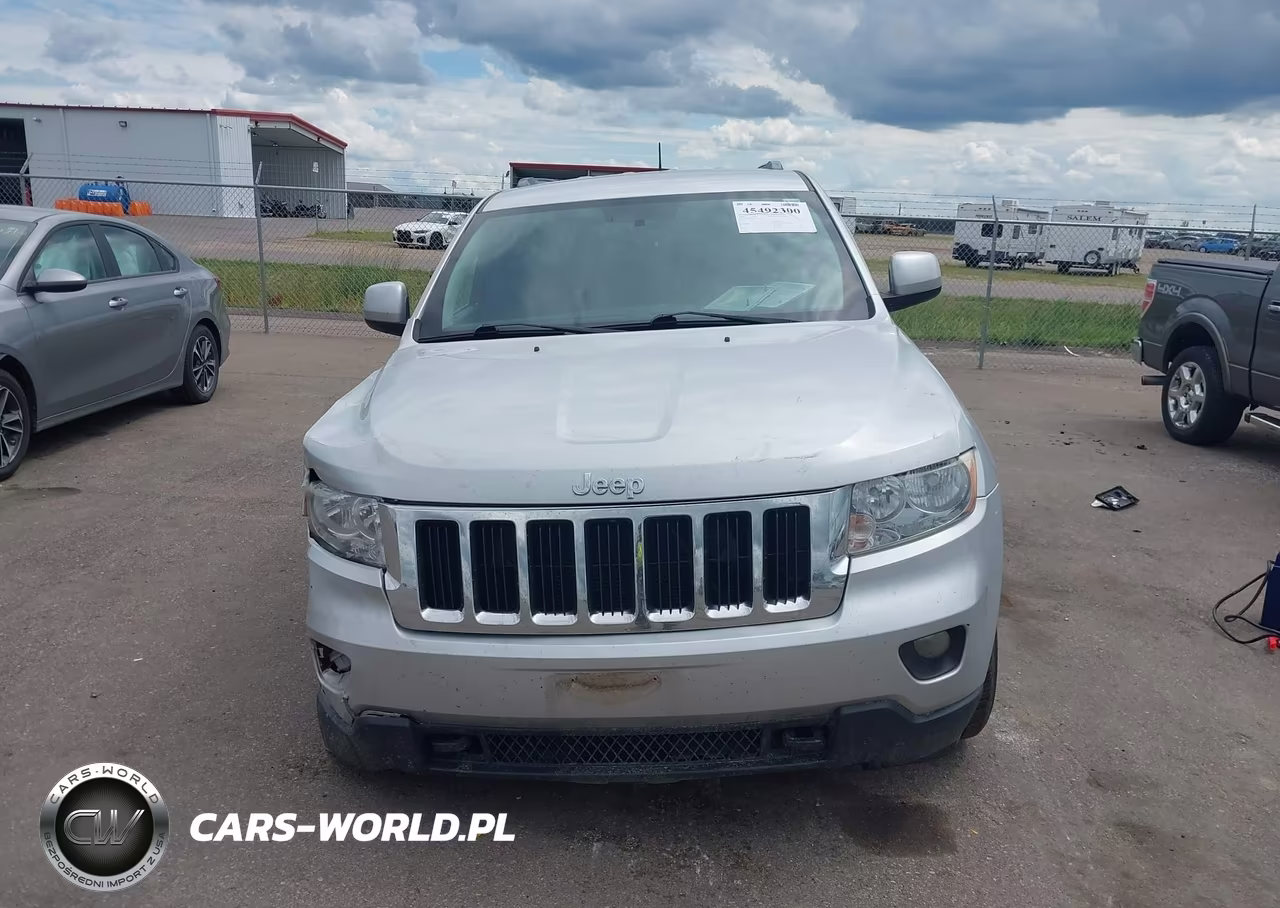 2011 Jeep Grand Cherokee Laredo VIN:1J4RR4GGXBC570252 - 13